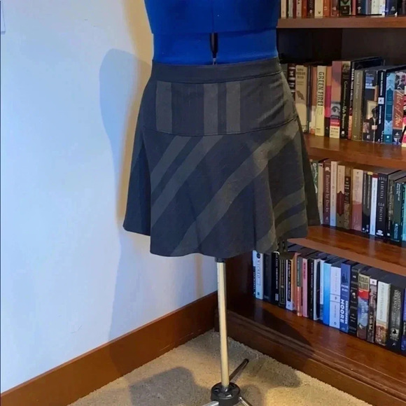 Banana Republic fit and flare skirt 12 - Picture 3 of 9